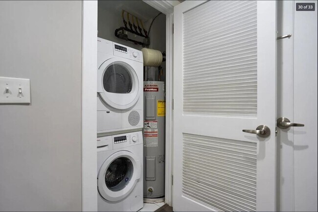 Building Photo - 3312 Hudson Ave