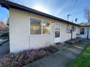 Building Photo - Quiet, Cozy 2-Bedroom Located in Columbia Neighborhood