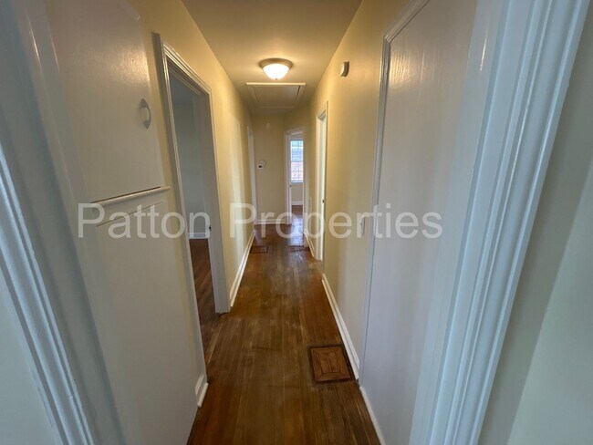 Building Photo - Corner of Plowden & South Kilbourne