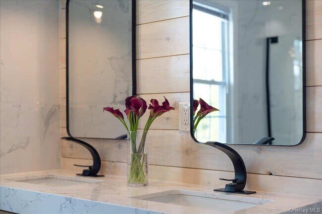 Building Photo - 19 Sherwood Dr