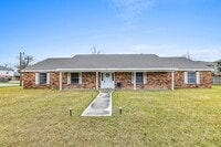 Building Photo - 1412 W McNeese St