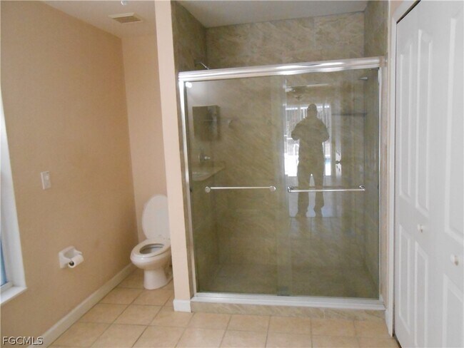 Building Photo - 612 McArthur Ave