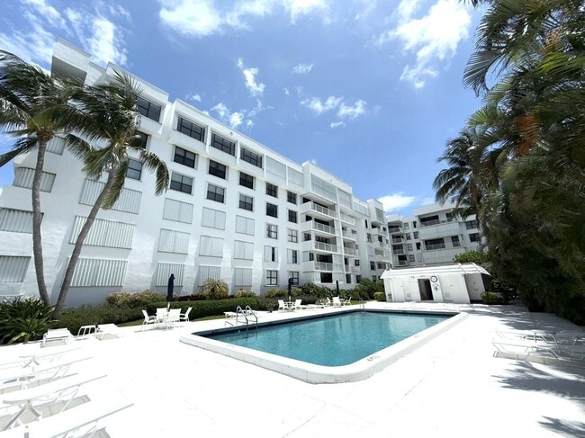 Building Photo - 2860 S Ocean Blvd