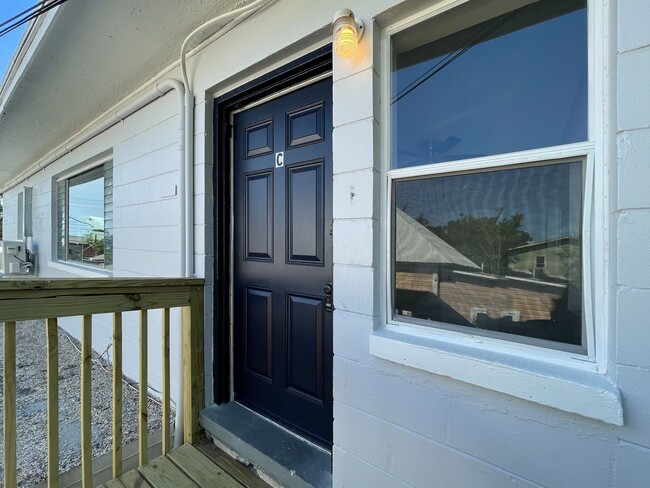 Building Photo - 2704 E Columbus Dr