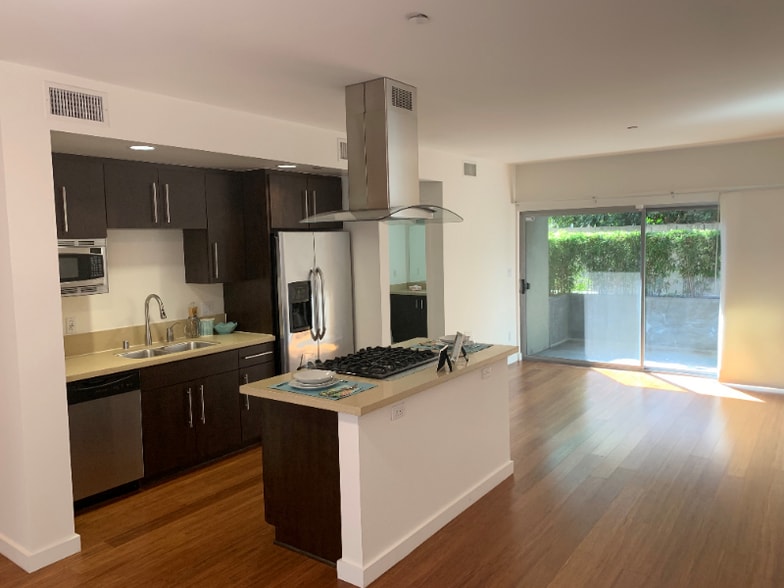 Building Photo - 4547 N Eagle Rock Blvd