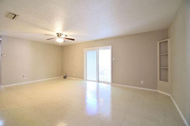 Building Photo - 5936 Cherry Loop