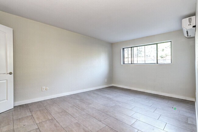 Building Photo - Updated 2 Bedroom 2 Bath Condo With Pool A...