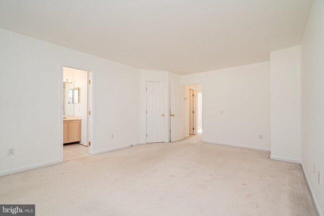 Building Photo - 2507 James Maury Dr