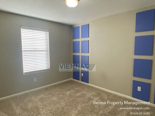 Building Photo - 131 Candela Cir
