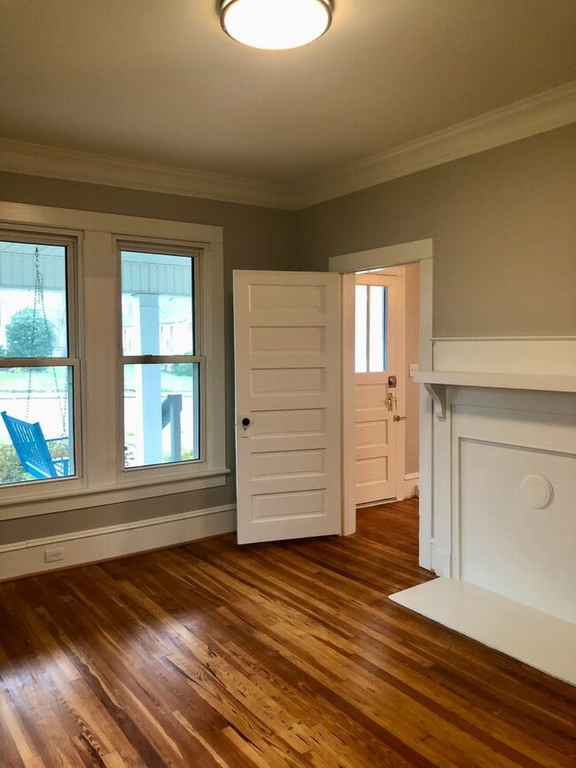 Building Photo - Cute Ranch in Mill Village; Beautifully Maintained.