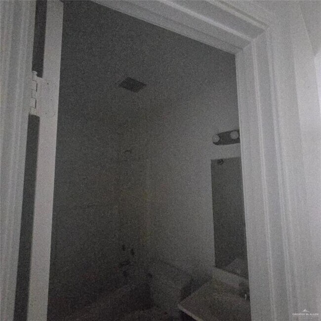 Building Photo - 14 N Alamo St