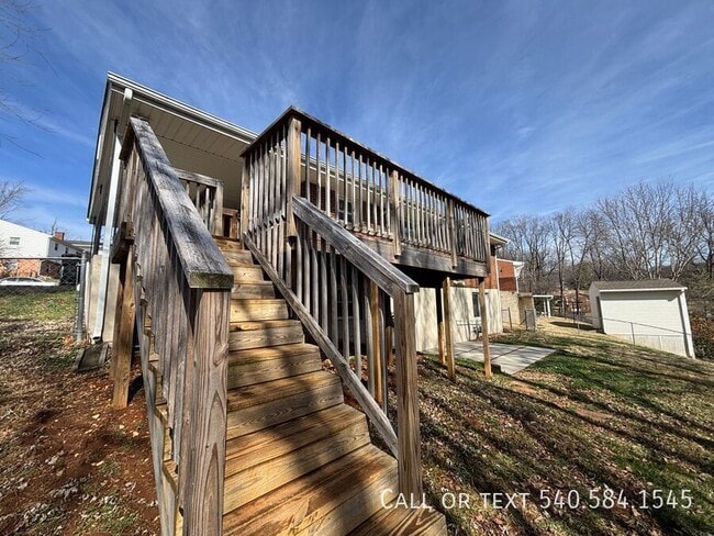 Building Photo - 449 Missimer Ln