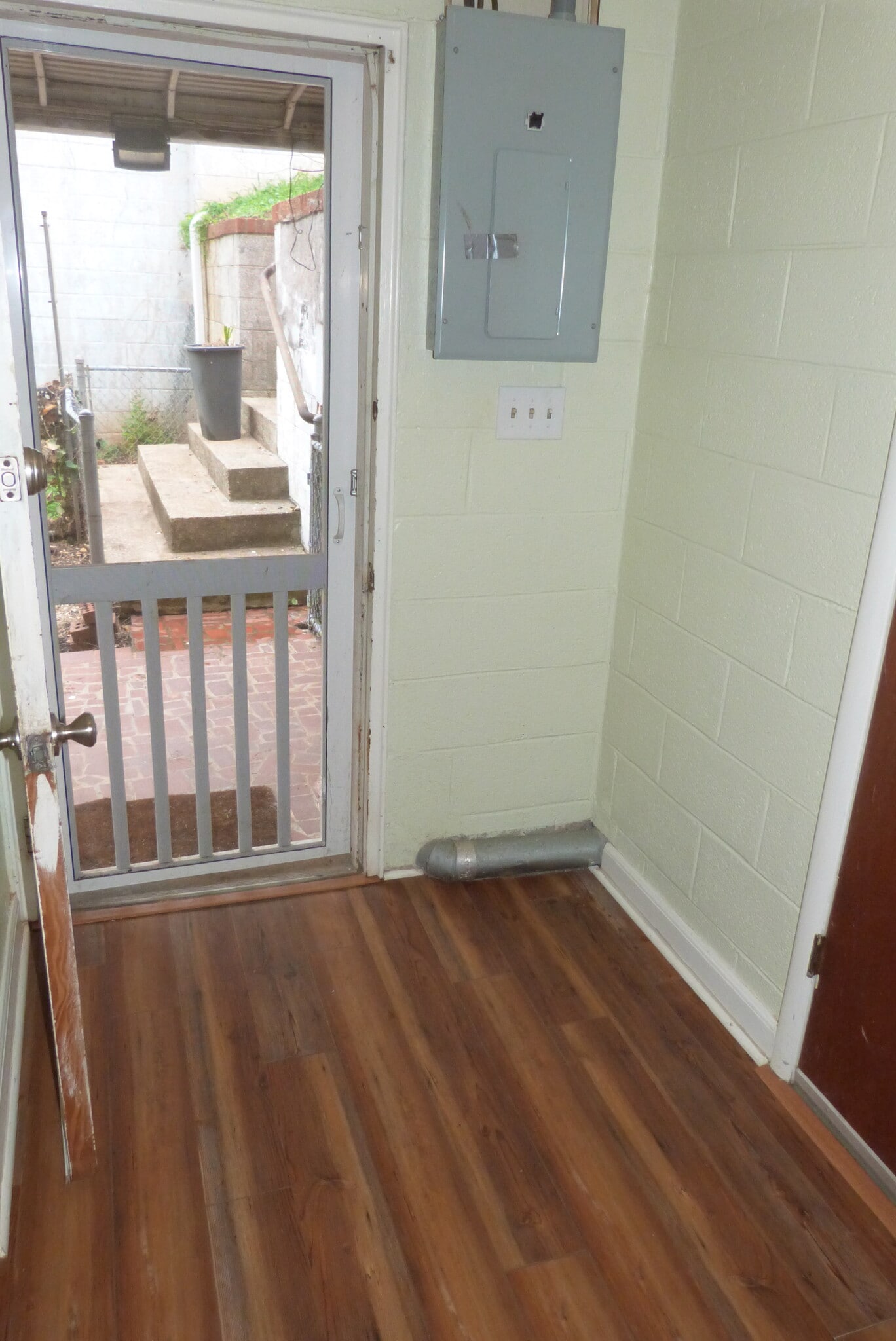 Side Entrance foyer (now matching grey) - 56 Beverly Rd W