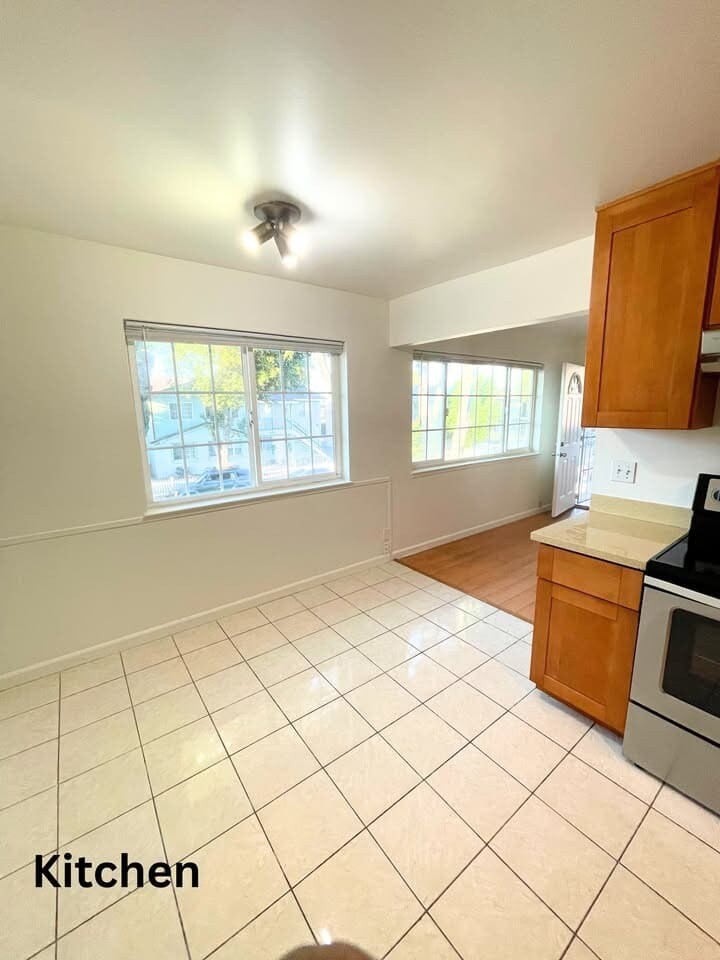 Building Photo - 2186 Pasetta Dr