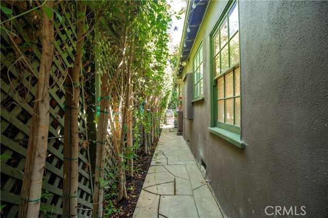 Building Photo - 195 S Parkwood Ave