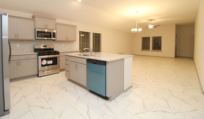 Building Photo - 13709 Lago Vista Ave