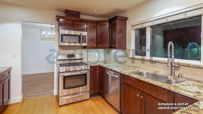 Building Photo - 3226 Gardendale Dr