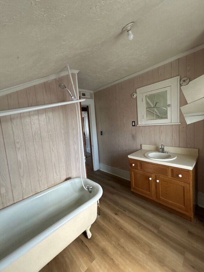 Building Photo - 2923 Melrose Ave NW