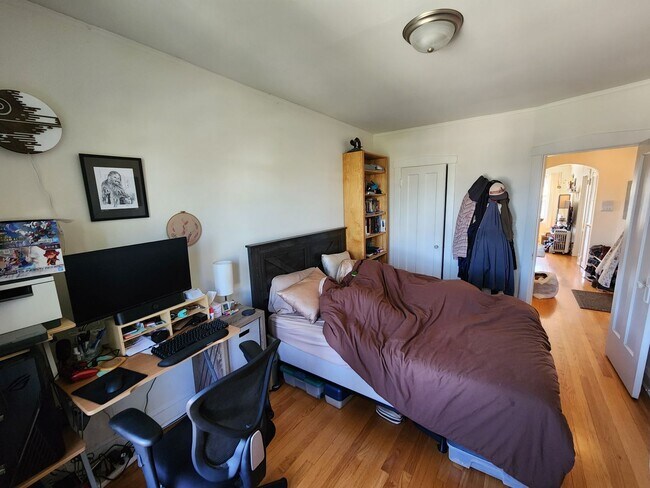 Building Photo - Spacious Updated 2 bed/1 bath in North Park