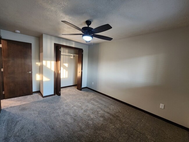 Building Photo - Modern 4bed/4bath near Jefferson Highschool
