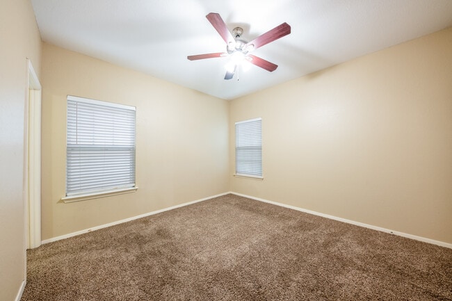 Building Photo - 2809 E 22nd St