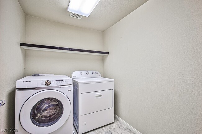 Building Photo - 7230 Summit Lake Ct