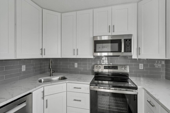 Building Photo - 1607 E Swan Cir