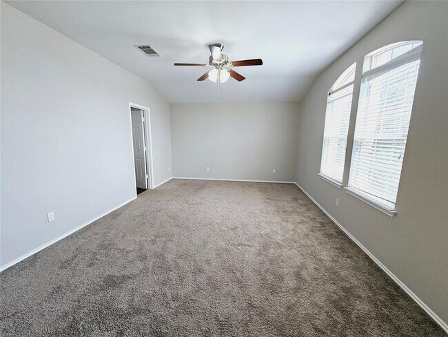 Building Photo - 789 Covent Dr