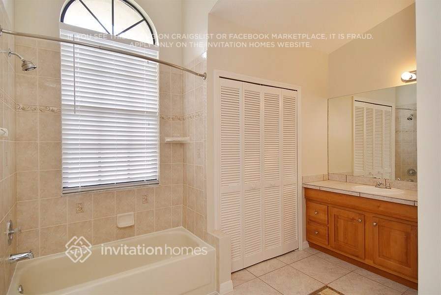 Building Photo - 1649 SE Lorraine St