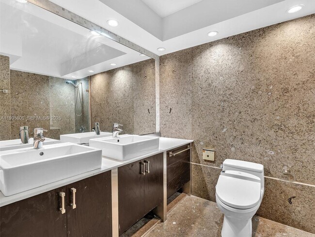 Building Photo - 6770 Indian Creek Dr