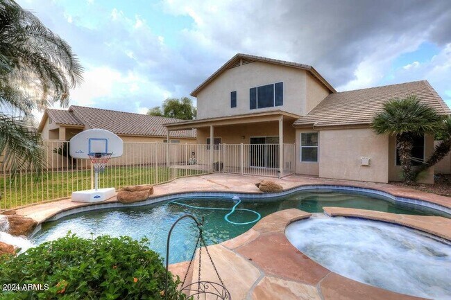 Building Photo - 7931 W Rose Garden Ln