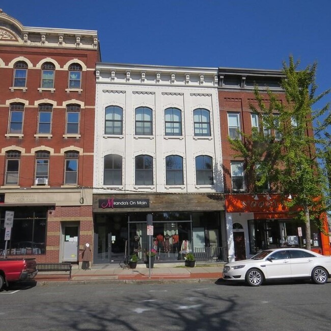 Building Photo - 263 Main St