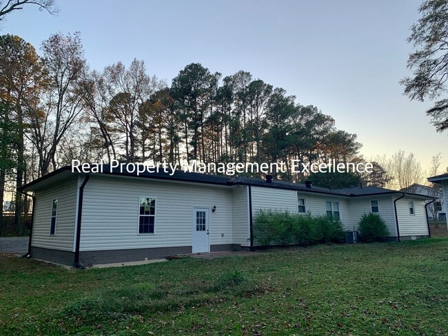 Building Photo - Renovated 3 bedroom Ranch In Princeton, Ap...