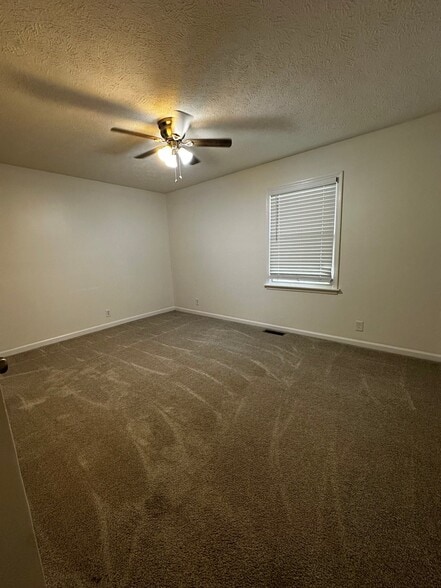 Building Photo - 132 Fox Ridge Dr
