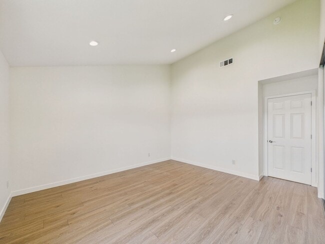 Building Photo - COMPLETELY BRAND NEW HOUSE from ground up! Available NOW $5,300
