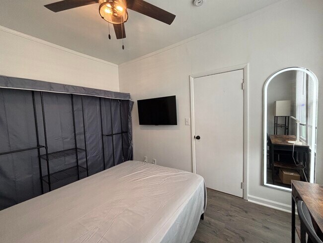 Building Photo - 66 Cottage St