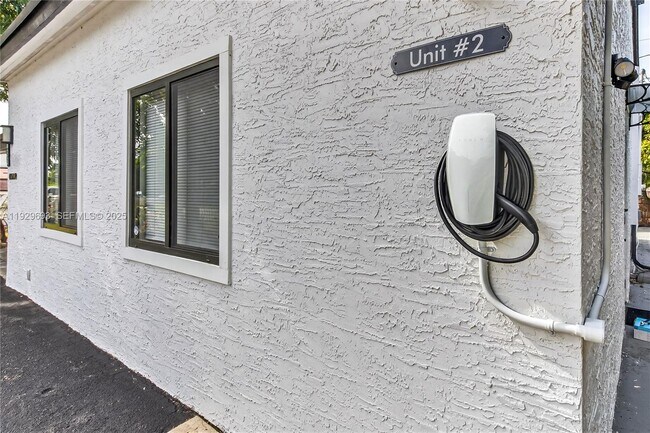 Building Photo - 2633 NE 13th Ave