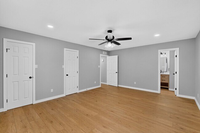 Building Photo - 243 Woodhurst Dr