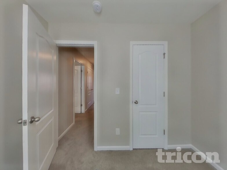 Building Photo - 933 Joselynn Drive