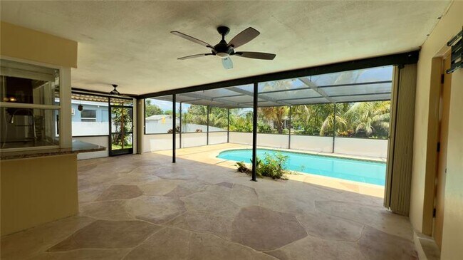 Building Photo - 6957 NW 9th Ct