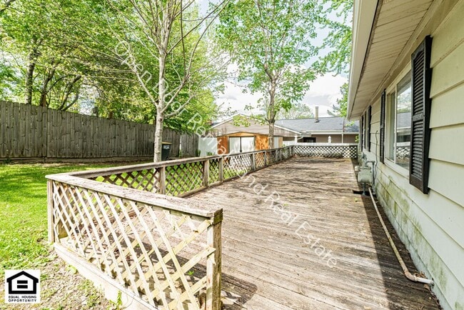 Building Photo - 2 bedroom home now available