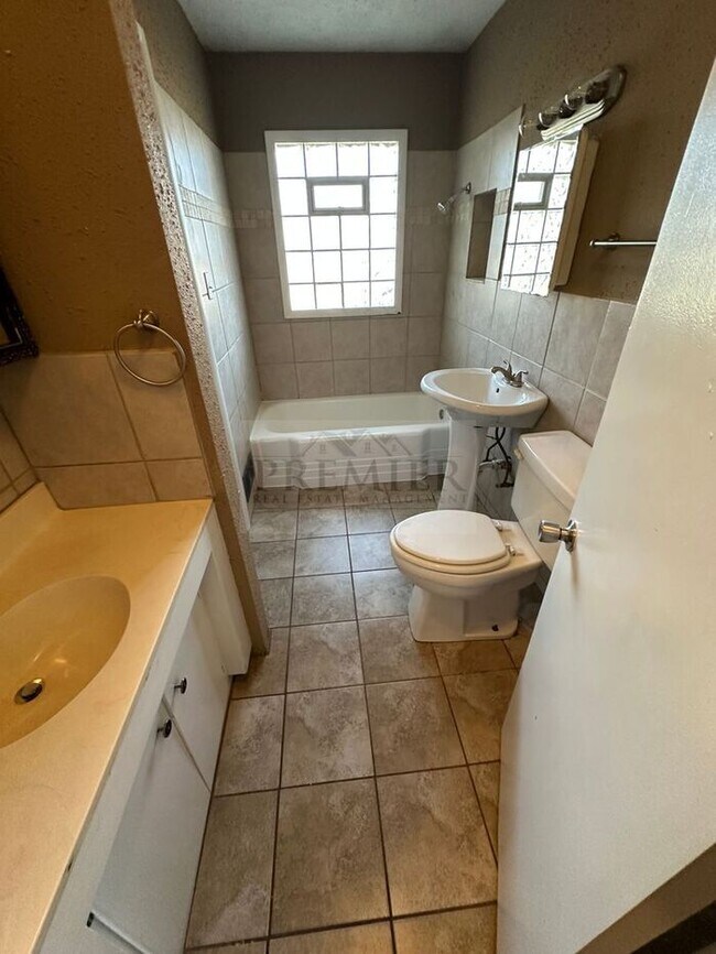 Building Photo - 7716 Crisp Ave