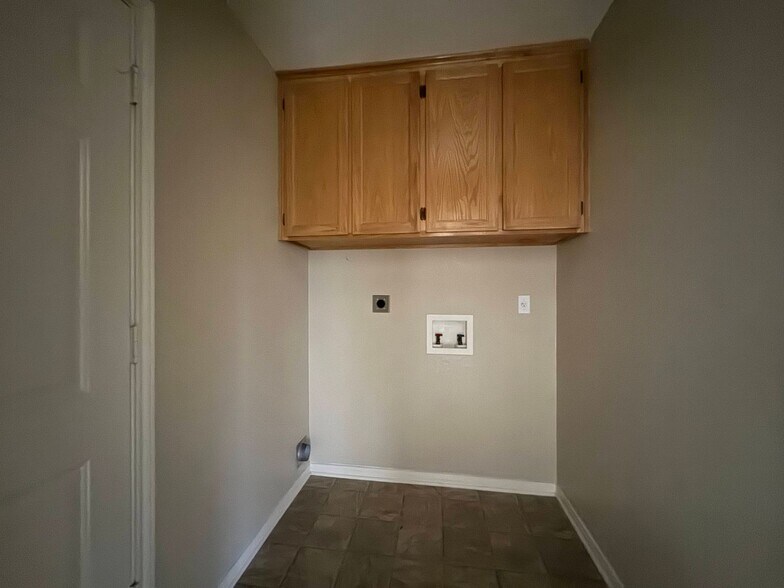 Building Photo - 3805 Ys Pak Ct