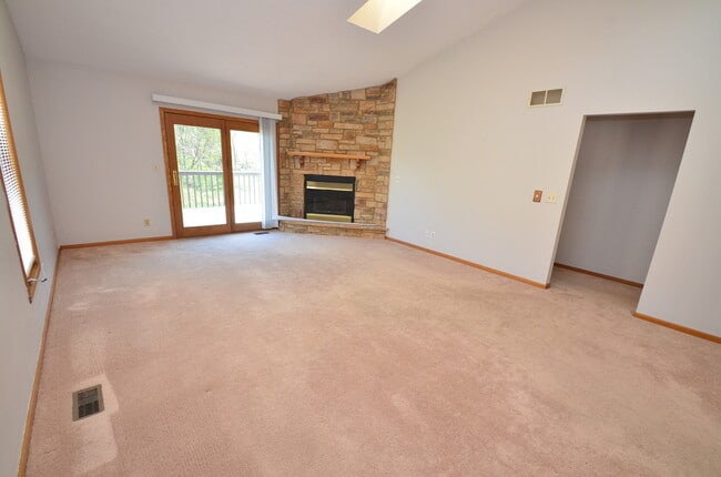 Building Photo - 1239 Wood Creek Bend