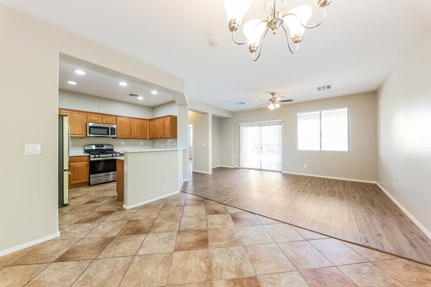 Building Photo - 40810 N Hudson Ct