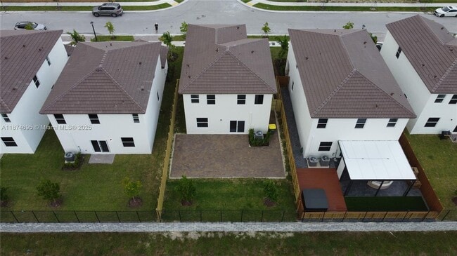 Building Photo - 2600 SE 25th St