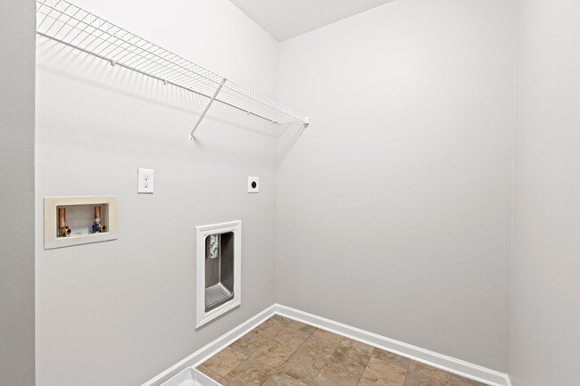 Building Photo - 200 Willow Grv Wy