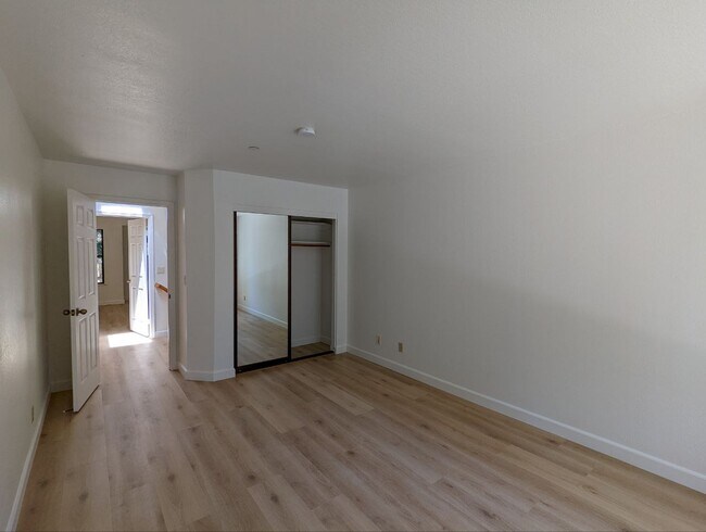 Building Photo - 970 La Mesa Terrace