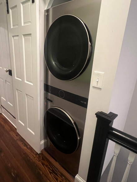 Building Photo - 6 W 4th St