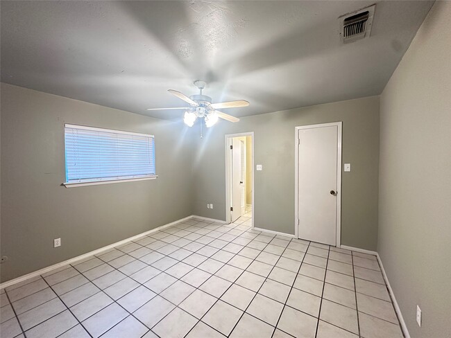 Building Photo - 1713 Mermaid Dr